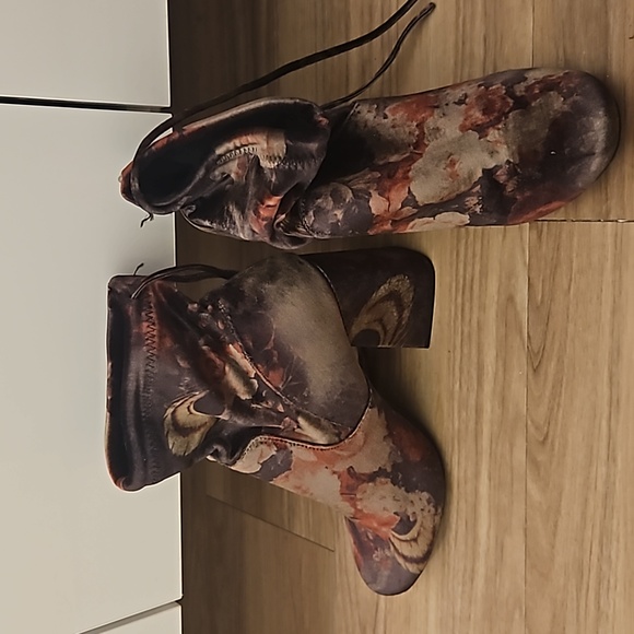 Suede floral booties - Picture 2 of 3